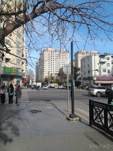 Продаётся 3-комн. вторичка 65 м², м. Элмляр Академиясы, photo 1 from 25