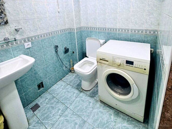 Продается 3-комн. вторичка 65 м², м. Кара Караев, photo 14 from 19