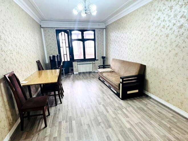 Продается 3-комн. вторичка 65 м², м. Кара Караев, photo 3 from 19