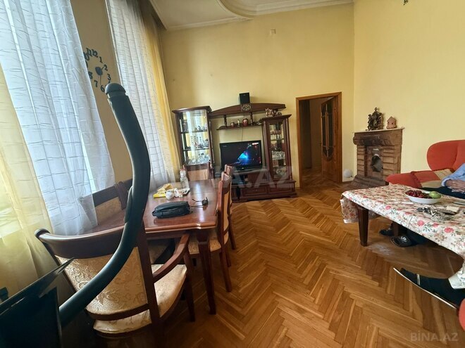 Satılır 4 otaqlı köhnə tikili 105 m², Sahil m., photo 8 from 15