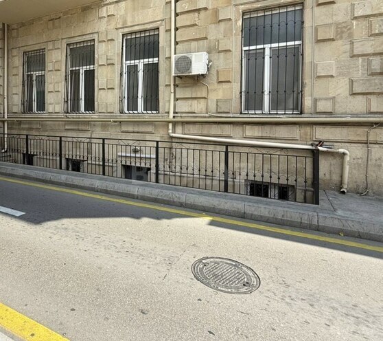 Satılır 4 otaqlı köhnə tikili 105 m², Sahil m., photo 3 from 15