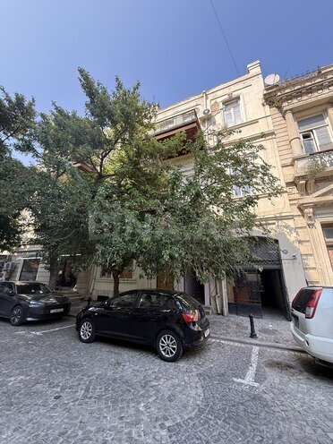 Satılır 3 otaqlı köhnə tikili 111 m², Sahil m., photo 3 from 17