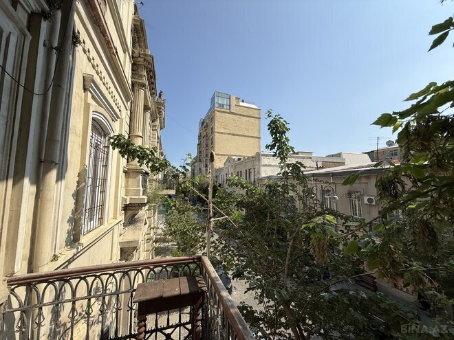 Satılır 3 otaqlı köhnə tikili 111 m², Sahil m., photo 10 from 17