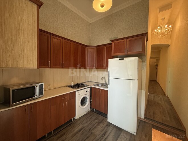 Satılır 3 otaqlı köhnə tikili 111 m², Sahil m., photo 12 from 17