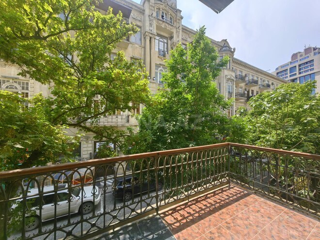 Продаётся 3-комн. вторичка 110 м², м. Сахил, photo 3 from 32