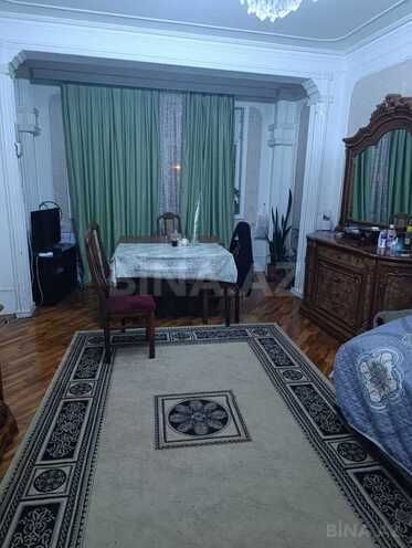 Продаётся 3-комн. вторичка 70 м², photo 1 from 13