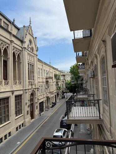Продаётся 2-комн. вторичка 60 м², м. Ичеришехер, photo 1 from 12