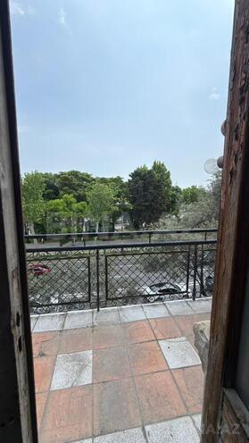 Продаётся 3-комн. вторичка 142 м², м. Ичеришехер, photo 1 from 30