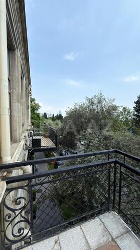 Продаётся 3-комн. вторичка 142 м², м. Ичеришехер, photo 3 from 30