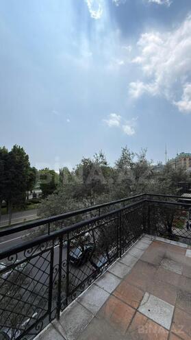 Продаётся 3-комн. вторичка 142 м², м. Ичеришехер, photo 4 from 30