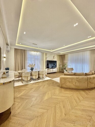 Satılır 4 otaqlı yeni tikili 195 m², 28 May m., photo 3 from 18
