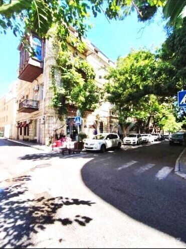 İcarəyə verilir 4 otaqlı köhnə tikili 120 m², Sahil m., photo 1 from 31