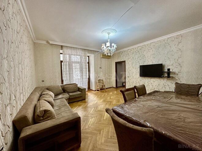 İcarəyə verilir 3 otaqlı köhnə tikili 88 m², 28 May m., photo 1 from 13