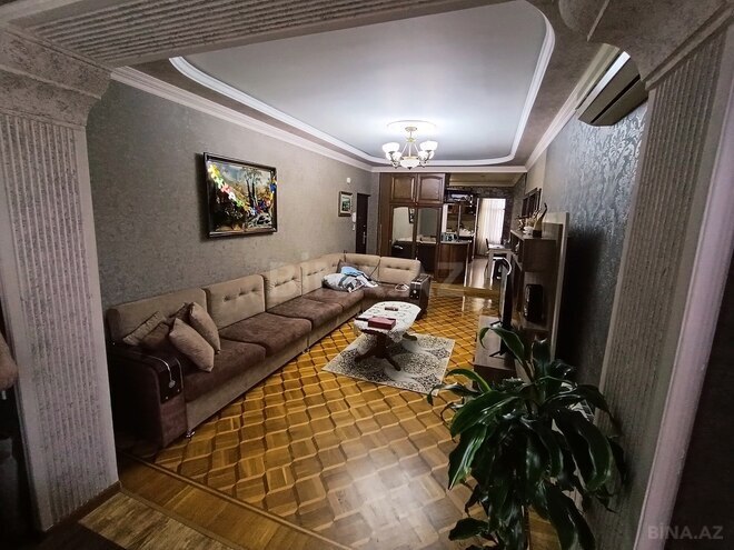 Satılır 5 otaqlı köhnə tikili 130 m², 8-ci mikrorayon q., photo 1 from 18