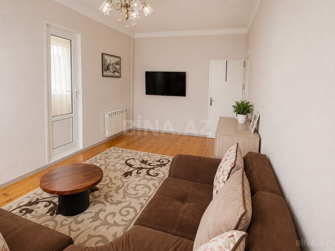 Продаётся 2-комн. вторичка 70 м², м. Ази Асланов, photo 3 from 13
