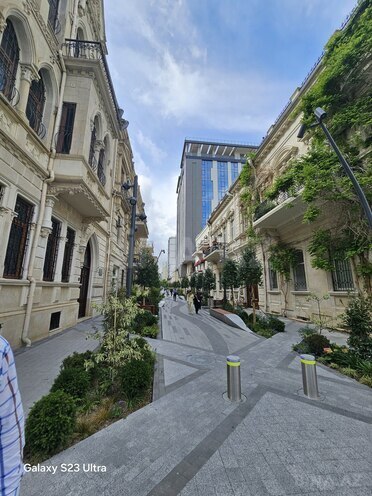 Satılır 3 otaqlı köhnə tikili 80 m², Sahil m., photo 1 from 32
