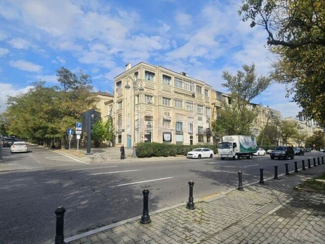 Satılır 2 otaqlı köhnə tikili 70 m², Nəsimi r., photo 1 from 13