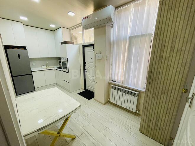 Продаётся 2-комн. вторичка 55 м², м. Низами, photo 8 from 12