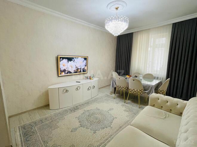 Продаётся 2-комн. вторичка 55 м², м. Низами, photo 1 from 12