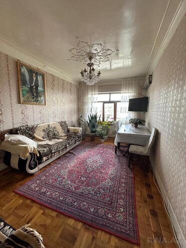 Satılır 4 otaqlı köhnə tikili 105 m², Qara Qarayev m., photo 1 from 13