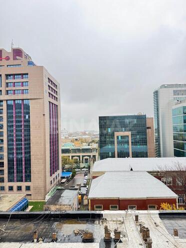 Satılır 4 otaqlı yeni tikili 180 m², Sahil m., photo 1 from 24
