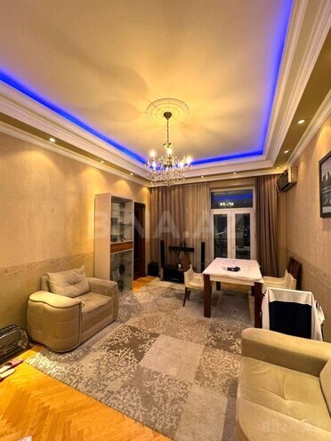 Satılır 2 otaqlı köhnə tikili 70 m², Elmlər Akademiyası m., photo 1 from 9