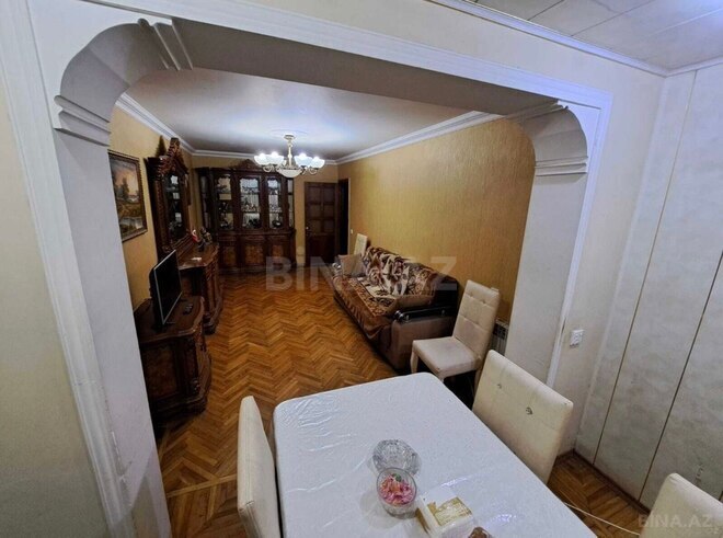 Satılır 3 otaqlı köhnə tikili 70 m², Xalqlar Dostluğu m., photo 1 from 13