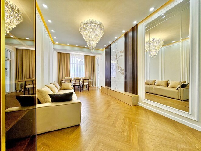 Продаётся 3-комн. новостройка 92 м², м. Кара Караев, photo 1 from 18
