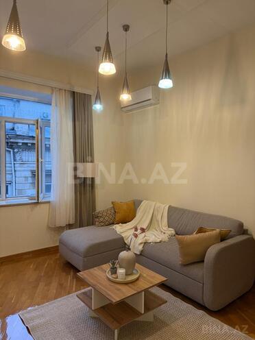 İcarəyə verilir 3 otaqlı köhnə tikili 100 m², Sahil m., photo 1 from 25