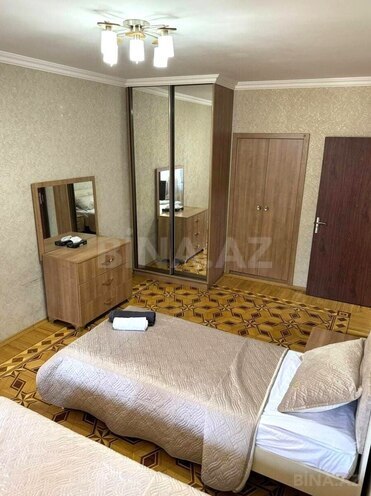 Satılır 3 otaqlı köhnə tikili 65 m², Sahil m., photo 10 from 19
