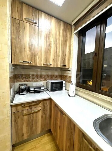 Satılır 3 otaqlı köhnə tikili 65 m², Sahil m., photo 13 from 19