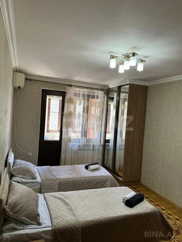 Satılır 3 otaqlı köhnə tikili 65 m², Sahil m., photo 9 from 19