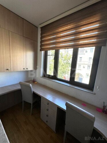 Satılır 3 otaqlı köhnə tikili 65 m², Sahil m., photo 8 from 19