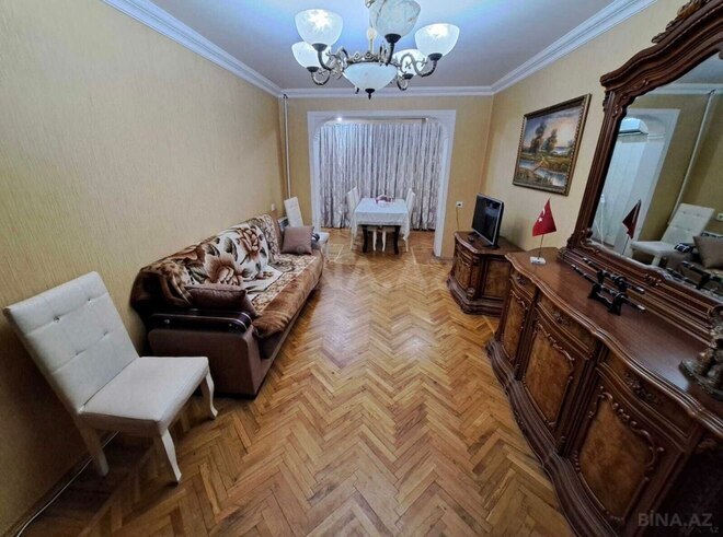 Продаётся 3-комн. вторичка 70 м², м. Халглар Достлугу, photo 1 from 9