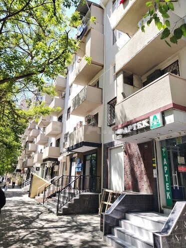 Satılır 3 otaqlı köhnə tikili 70 m², Elmlər Akademiyası m., photo 1 from 16