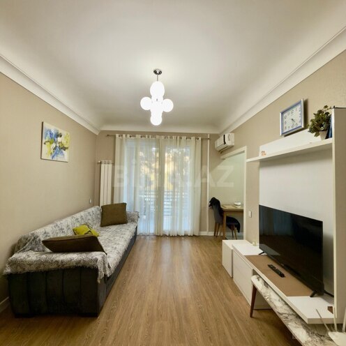 Satılır 2 otaqlı köhnə tikili 50 m², Nizami m., photo 1 from 13
