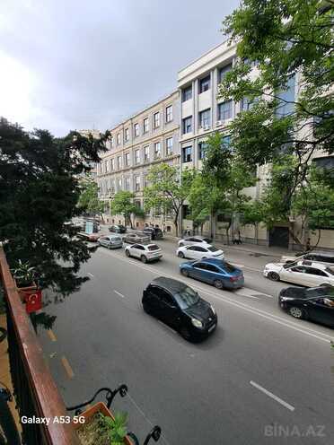 Продаётся 3-комн. вторичка 100 м², м. 28 мая, photo 1 from 12