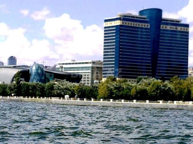Satılır 4 otaqlı köhnə tikili 180 m², Sahil m., photo 1 from 10