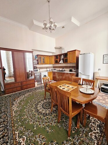 Satılır 4 otaqlı köhnə tikili 180 m², Sahil m., photo 4 from 10