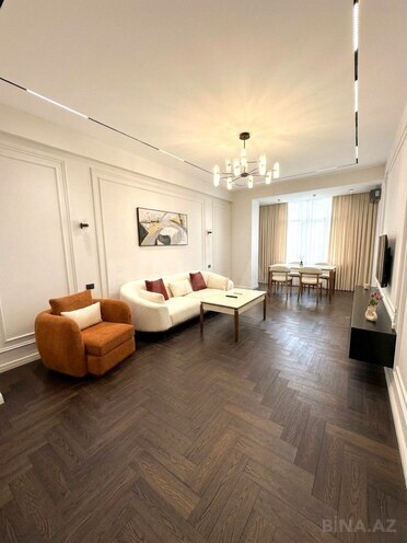 Продаётся 2-комн. новостройка 70 м², м. Элмляр Академиясы, photo 1 from 12