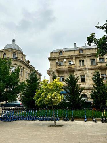 Продаётся 3-комн. вторичка 85 м², м. Низами, photo 1 from 14