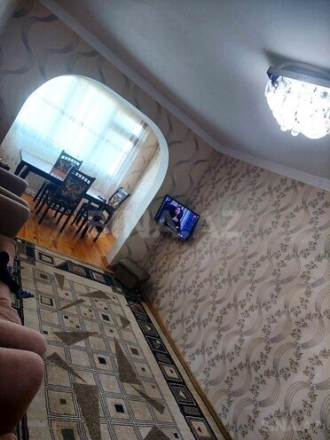 Сдаётся 3-комн. вторичка 75 м², м. Нефтчиляр, photo 1 from 8