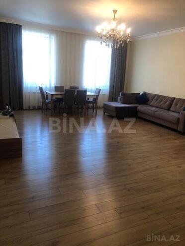 Сдаётся 3-комн. новостройка 147 м², м. Низами, photo 1 from 19
