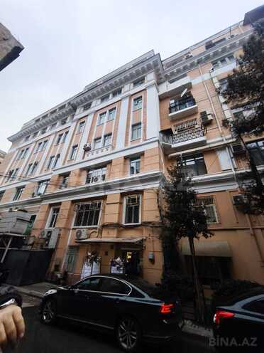Satılır 3 otaqlı köhnə tikili 100 m², Sahil m., photo 1 from 10