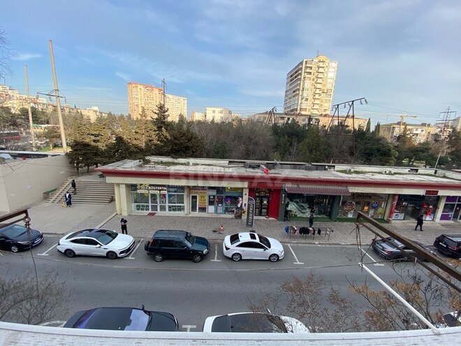 Продаётся 3-комн. вторичка 70 м², м. Кара Караев, photo 10 from 11