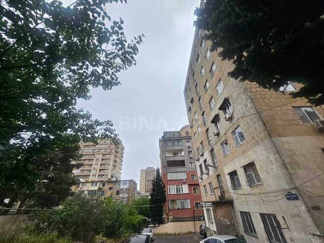 Satılır 2 otaqlı köhnə tikili 50 m², İnşaatçılar m., photo 1 from 12