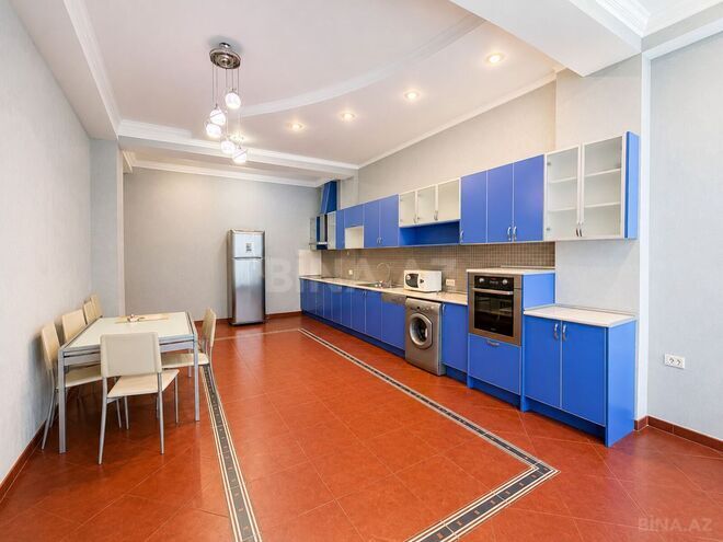 İcarəyə verilir 3 otaqlı yeni tikili 190 m², 28 May m., photo 18 from 24
