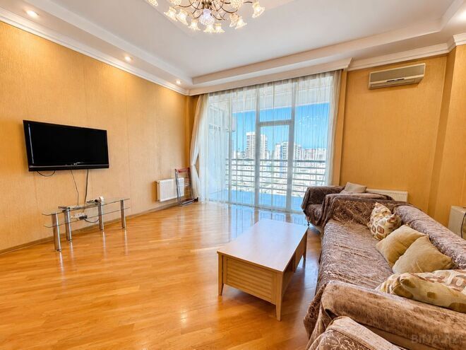 İcarəyə verilir 3 otaqlı yeni tikili 190 m², 28 May m., photo 3 from 24