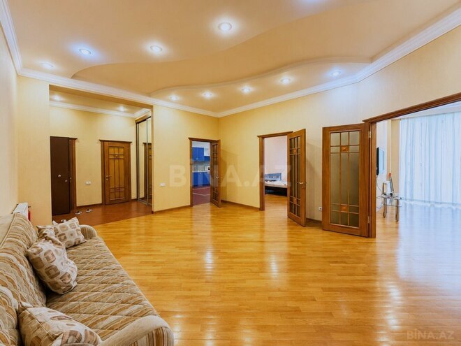 İcarəyə verilir 3 otaqlı yeni tikili 190 m², 28 May m., photo 21 from 24