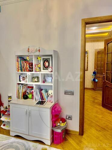 Satılır 4 otaqlı köhnə tikili 110 m², İnşaatçılar m., photo 19 from 31